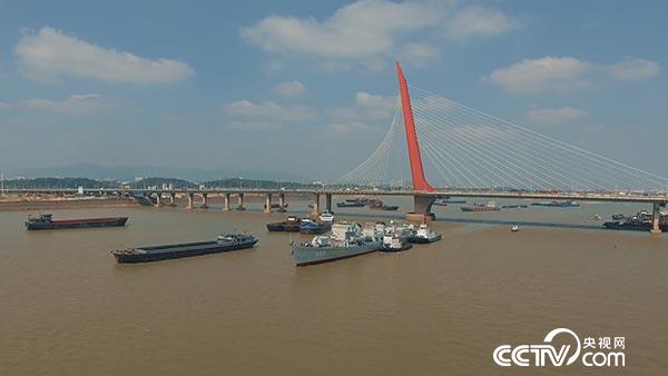 國家交通運輸部規定，2017年7月1日起，中國內河所有船隻必須安裝並且在運輸途中全程開啟船自動識別系統