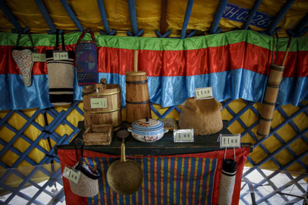 蘇・呼格吉勒圖家獨特的蒙古包“展廳”