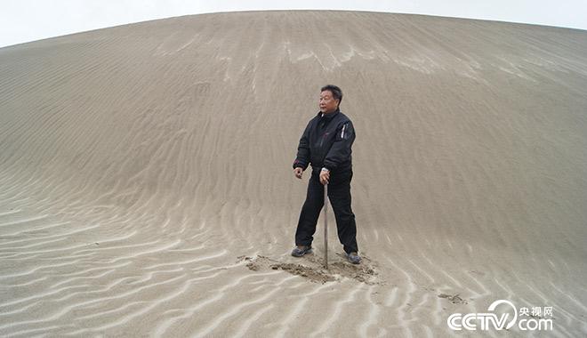 2011年7月13日，選定在雅魯藏布江西藏林芝米林縣段，海拔3067米，菌草治理流動沙丘試驗點。