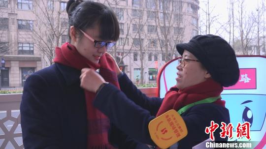 放棄團圓堅守崗位上海“公交母女”的“公交情緣”