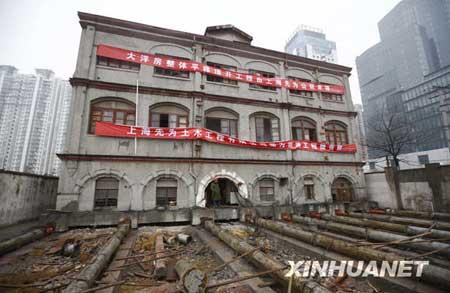 A 104-year-old customs house in Shanghai, is being relocated to make way for the upcoming World Expo.