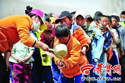 An orphan care center has been set up in Yushu county, to help children who lost their parents in the quake.