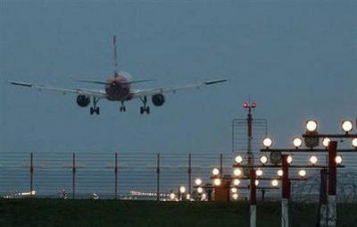 An Air Berlin plane lands at Tegel airport in Berlin after it was partly opened to traffic, April 20, 2010. REUTERS/Thomas Peter