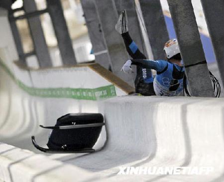 Georgian luge hopeful Nodar Kumaritashvili crashes during the men's Luge practise at the Whistler Sliding Centre, in preparation for the Vancouver Winter Olympics on February 12, 2010.  (Xinhua/AFP Photo)