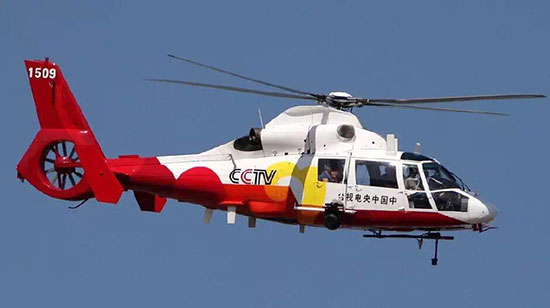 央視專門動用了兩架直升機跟拍空中梯隊