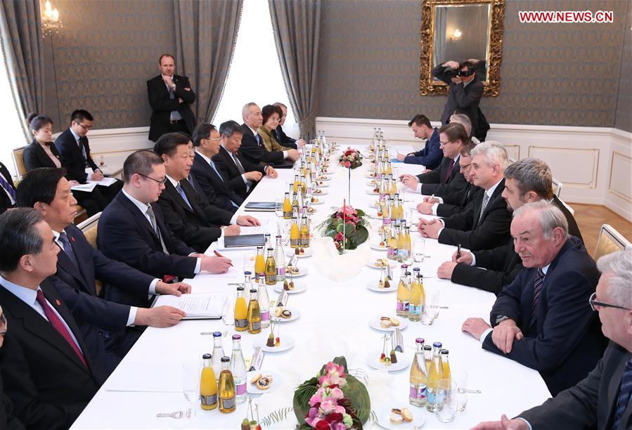 PRAGUE, March 29, 2016 (Xinhua) -- Chinese President Xi Jinping (4th L) meets with Milan Stech (4th R), president of the Senate of the Czech Parliament, in Prague, the Czech Republic, March 29, 2016. (Xinhua/Pang Xinglei) 