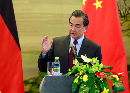 The upcoming meeting of Group of Seven (G7) foreign ministers should not play up the South China Sea issue, Chinese Foreign Minister Wang Yi said here on Saturday.