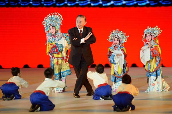 Mei Baojiu performs at the opening ceremony of the 5th Beijing International Film Festival, April 16, 2015. [Photo/Xinhua]