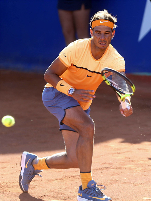 Spaniard captures record-tying 49th clay-court title