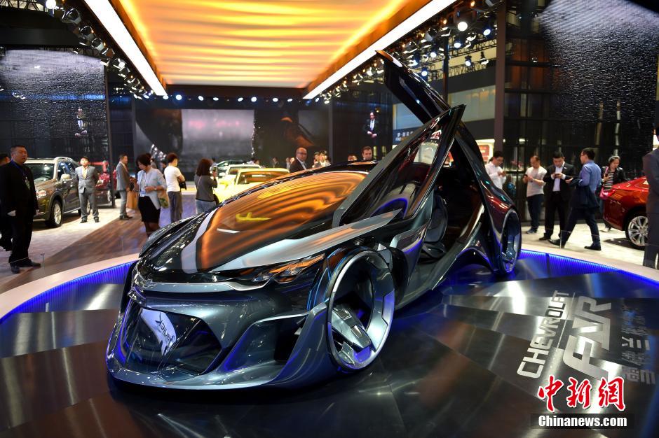 Cheverolet showcases its new model at Beijing International Automotive Exhibition in Beijing, capital of China, April 25, 2016. The exhibition attracted more than 1,600 exhibitors from 14 countries and regions. [Photo: Chinanews.com] 