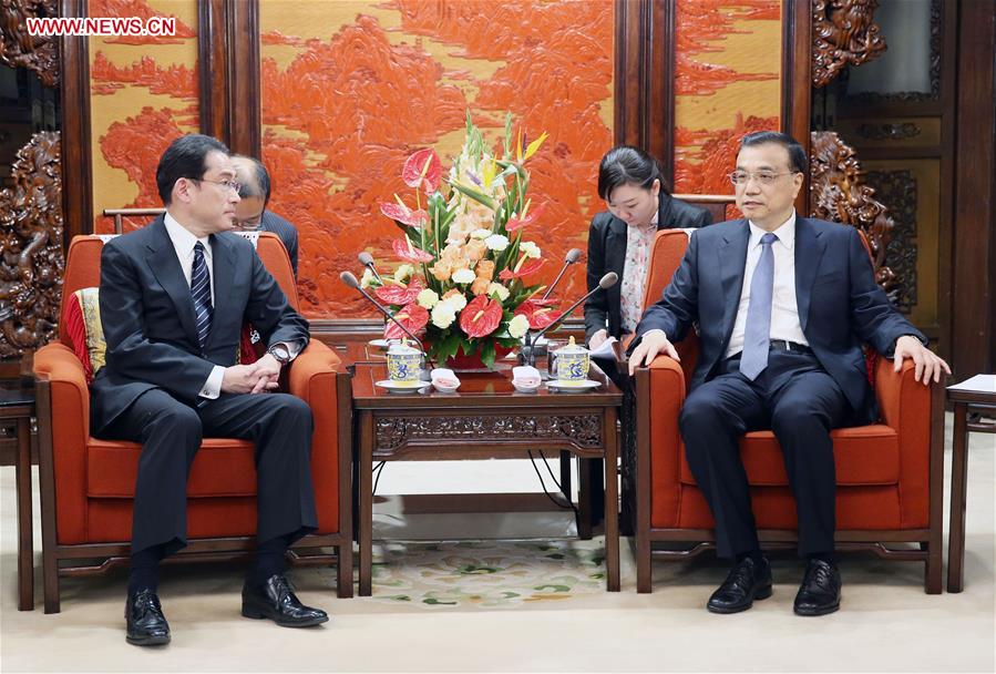 BEIJING, April 30, 2016 (Xinhua) -- Chinese Premier Li Keqiang (R) meets with Japanese Foreign Minister Fumio Kishida in Beijing, capital of China, April 30, 2016. (Xinhua/Yao Dawei)