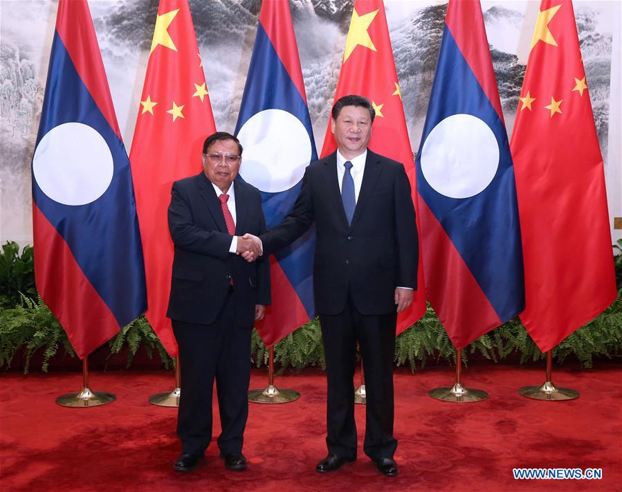 Chinese President Xi Jinping (R) holds talks with Lao President Bounnhang Vorachit in Beijing, capital of China, May 3, 2016.(Xinhua/Pang Xinglei) 