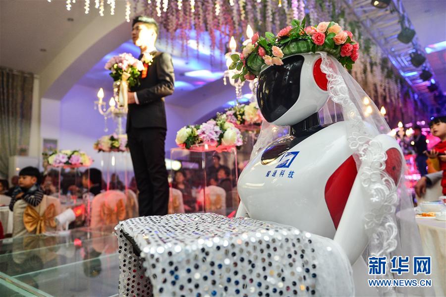 Robot are marrying couples in China