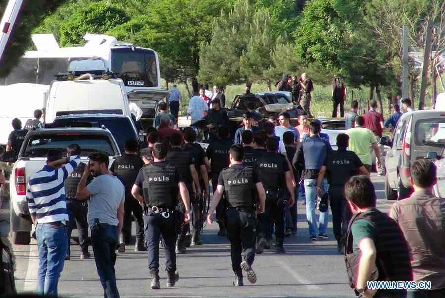  Turkish police arrive at the site of a bomb attack in Diarbakir, Turkey, May 10, 2016. Three people killed, 45 others, including 12 police officers, wounded Tuesday in a car bomb attack at a police shuttle in southeastern Diyarbakir province of Turkey. (Xinhua/Mert Macit)