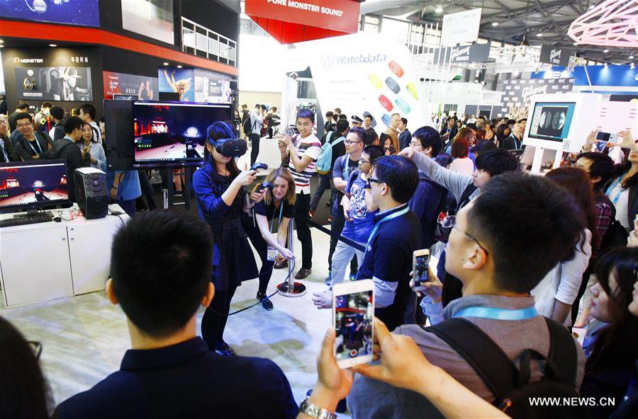 SHANGHAI, May 11, 2016 (Xinhua) -- A visitor experiences a game based on VR technology during CES Asia 2016 in Shanghai, east China, May 11, 2016. The CES Asia 2016, with the participation of over 3,200 enterprises from over 150 countries, kicked off here Wednesday. (Xinhua/Fang Zhe)