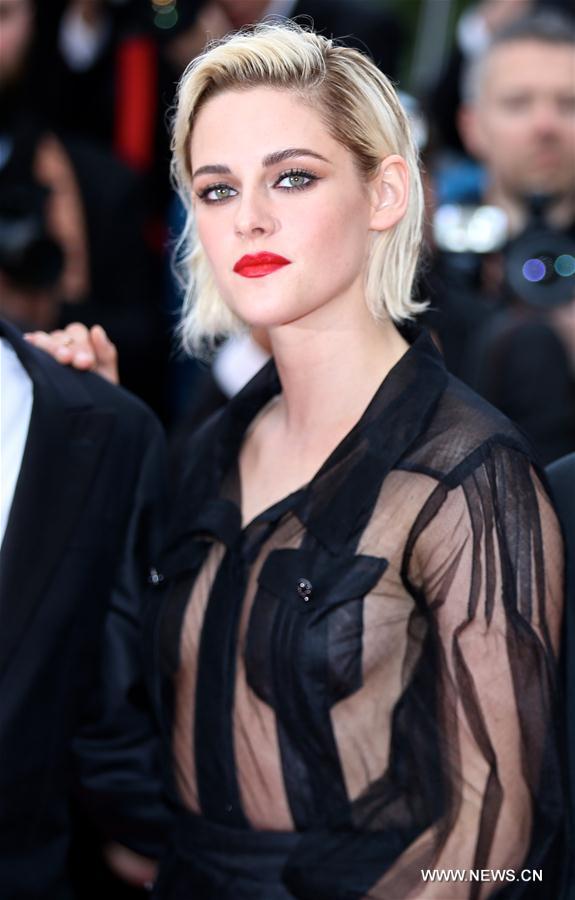 CANNES, May 11, 2011 (Xinhua) -- Actress Kristen Stewart poses on the red carpet before the opening of the 69th Cannes Film Festival in Cannes, France, on May 11, 2016. The 69th Cannes Film Festival will be held from May 11 to 22. (Xinhua/Jin Yu)