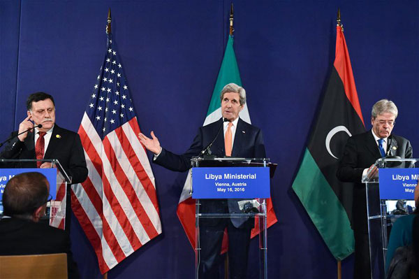 Libyan Prime Minister Fayez Serraj, U.S. Secretary of State John Kerry and Italian Foreign Minister Paolo Gentiloni (L to R) attend a news conference after a conference on the issue of the Islamic State (IS) in Libya, in Vienna, capital of Austria, on May 16, 2016. Leading foreign ministers from Europe and the Middle East met in the Austrian capital on Monday under the joint chairmanship of the United States and Italy to discuss how to bolster support for Libya