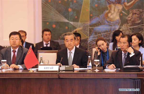 TASHKENT, May 24, 2016 (Xinhua) -- Chinese Foreign Minister Wang Yi (C, front) attends a meeting of the Shanghai Cooperation Organization (SCO) Council of Foreign Ministers in Tashkent, Uzbekistan, May 24, 2016. (Xinhua/Sadat)