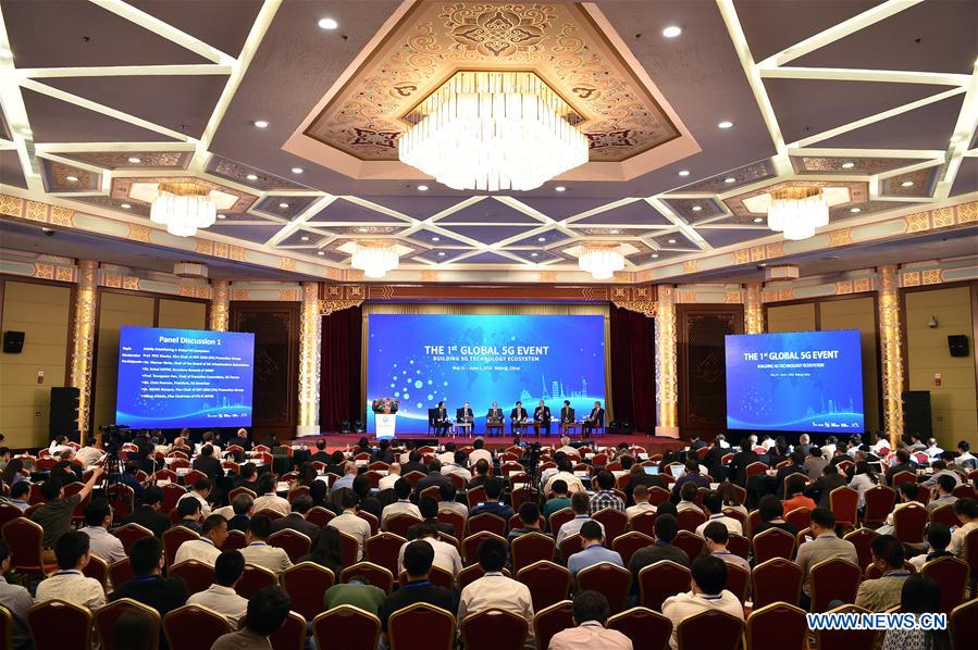 Participants take part in a discussion during the first Global 5G Event in Beijing, capital of China, May 31, 2016. The theme of the two-day event is "building 5G technology ecosystem". (Xinhua/Li Xin)