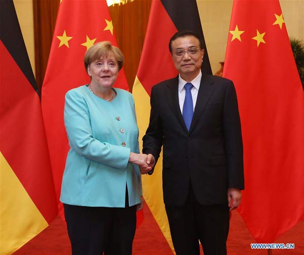 BEIJING, June 13, 2016 (Xinhua) -- Chinese Premier Li Keqiang (R) shakes hands with German Chancellor Angela Merkel at a welcoming ceremony for Merkel before their talks at the Great Hall of the People in Beijing, capital of China, June 13, 2016. (Xinhua/Liu Weibing)
