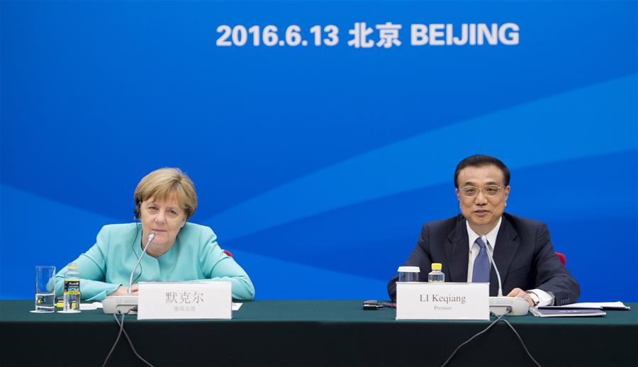 Chinese Premier Li Keqiang (R) and German Chancellor Angela Merkel attend the meeting of the China-German Economic Advisory Committee in Beijing, capital of China, June 13, 2016. (Xinhua/Xie Huanchi)