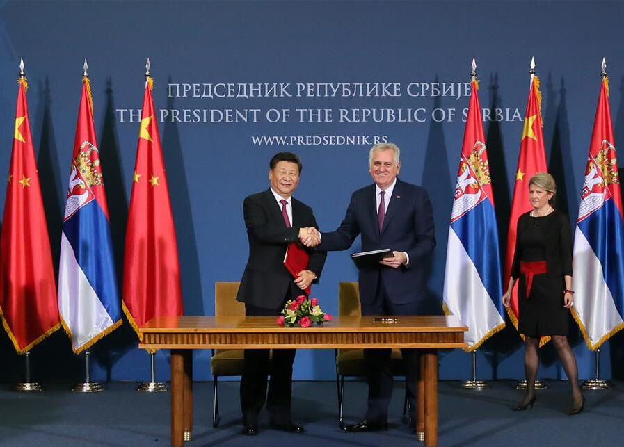 BELGRADE, June 18, 2016 (Xinhua) -- Chinese President Xi Jinping (L) and Serbian President Tomislav Nikolic attend a signing ceremony for a joint statement to lift bilateral relationship of China and Serbia to comprehensive strategic partnership after they held talks in Belgrade, Serbia, June 18, 2016. (Xinhua/Li Tao)