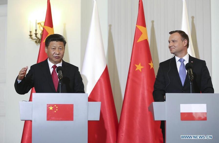 WARSAW, June 20, 2016 (Xinhua) -- Chinese President Xi Jinping (L) and Polish President Andrzej Duda attend a press conference after their talks in Warsaw, Poland, June 20, 2016. (Xinhua/Lan Hongguang)