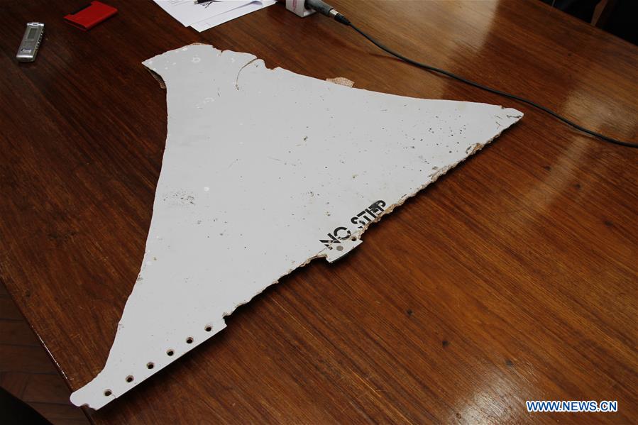 MAPUTO, April 20, 2016 (Xinhua) -- File photo taken on March 3, 2016 shows a piece of an airplane displayed during a news conference in Maputo, capital of Mozambique. The Australian Transport Safety Bureau on April 20, 2016 released a technical examination report, definitively saying the debris found in Mozambique was part of the lost Malaysia Airlines flight MH370. (Xinhua/Li Xiaopeng)