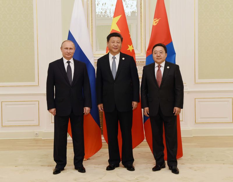 Chinese President Xi Jinping (C) meets with Russian President Vladimir Putin (L) and Mongolian President Tsakhiagiin Elbegdorj in the Uzbek capital of Tashkent ahead of an annual summit of the Shanghai Cooperation Organization (SCO), June 23, 2016. [Photo: Xinhua/Rao Aimin]