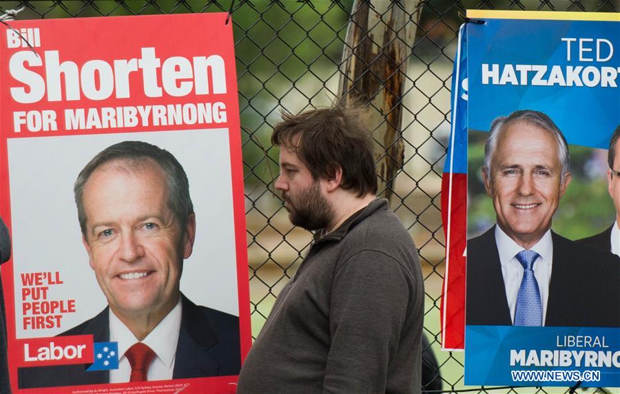  A voter lines to cast his vote at the Moonee Ponds West Public School polling station in Melbourne, Australia, July 2, 2016, on Australia