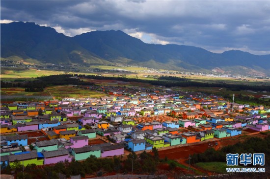 Jinlong Village is about half-an-hour ride from Lijiang city and far away from the crowds. Deep into the mountainous region of Yunnan, it