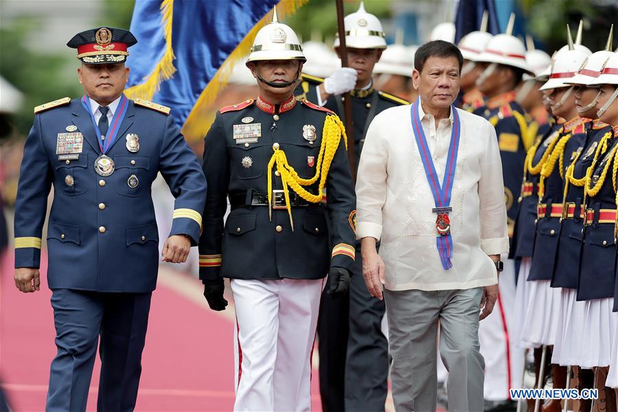 QUEZON CITY, July 1, 2016 (Xinhua) -- Philippine President Rodrigo Duterte (3rd L), accompanied by Philippine National Police Chief Ronald dela Rosa (1st L), during Ronald dela Rosa