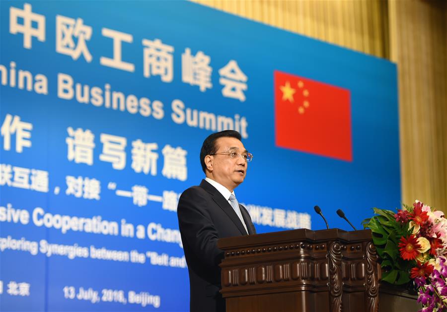 Chinese Premier Li Keqiang delivers a speech at the 11th EU-China Business Summit in Beijing, capital of China, July 13, 2016. European Commission President Jean-Claude Juncker also attended the summit. (Xinhua/Xie Huanchi)