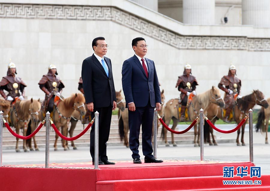 Chinese Premier Li Keqiang is greeted by his Mongolian counterpart, Prime Minister Jargaltulga Erdenebat at a welcoming ceremony on July 14, 2016 at Chinggis Khaan Square in Ulan Bator. Li Keqiang is paying an official visit to Mongolia, where he is also scheduled to attend the 11th summit of ASEM, an intergovernmental forum aimed at fostering political dialogue and boosting cooperation in various areas across Asia and Europe. [Photo: Xinhua]