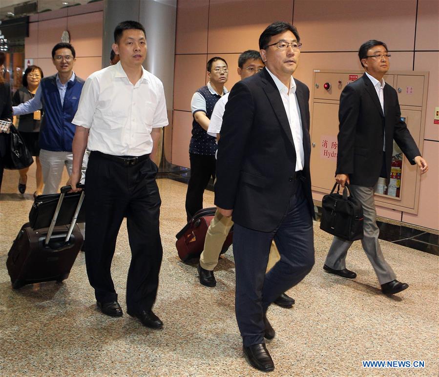 Liu Kezhi (Front), secretary-general of the Association for Tourism Exchange Across the Taiwan Straits, arrives in Taipei, southeast China