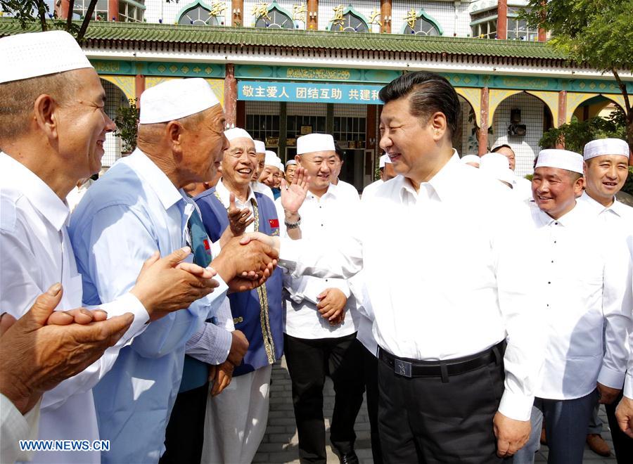 YINCHUAN, July 20, 2016 (Xinhua) -- Chinese President Xi Jinping talks with local muslims at Xincheng Mosque in Yinchuan, capital of northwest China