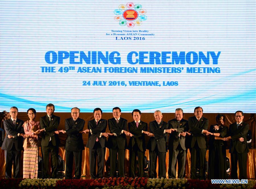 Participants pose for group photos during the opening ceremony of the ASEAN Foreign Ministers Meeting in Vientiane, Laos, July 24, 2016. The 49th ASEAN Foreign Ministers Meeting kicked off here on Sunday. (Xinhua/Liu Ailun)