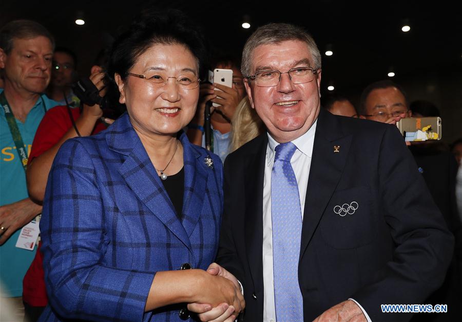 Chinese vice premier Liu Yandong (L) shakes hands with International Olympic Committee President Thomas Bach in Rio de Janeiro, Brazil, Aug. 6, 2016. Liu Yandong watched the women