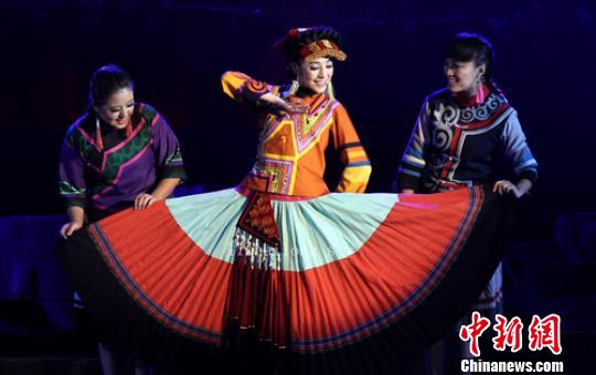 Ethnic Yi artists present local opera