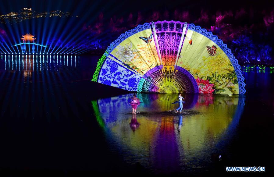 Artists perform during an evening gala for the G20 summit at the West Lake scenic zone in Hangzhou, capital of east China