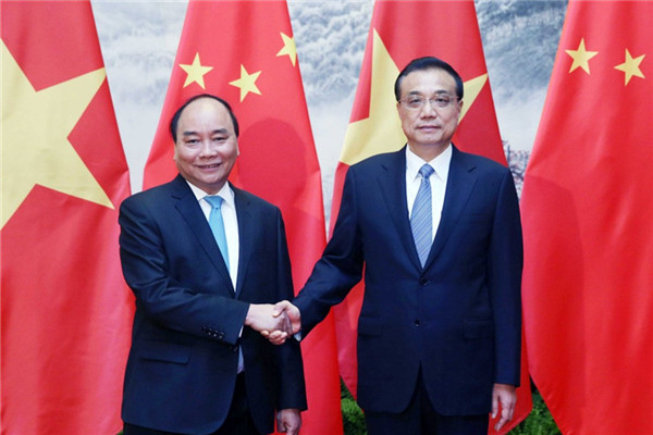 Chinese Premier Li Keqiang has met with visiting Vietnamese Prime Minister Nguyen Xuan Phuc in Beijing.