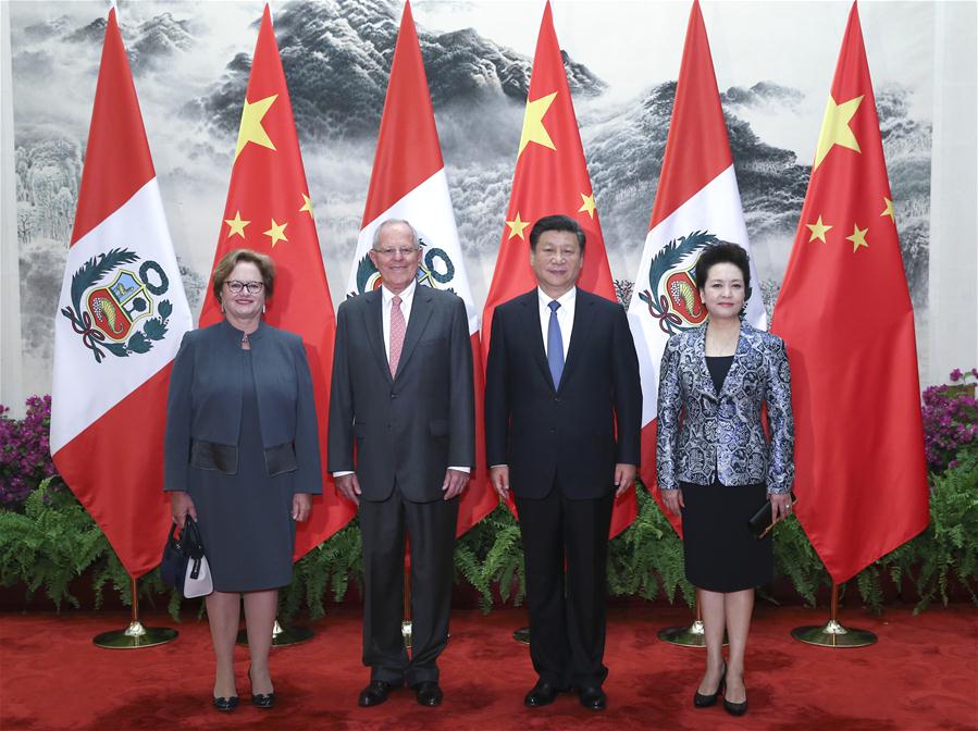 Chinese President Xi Jinping (2nd R) and his wife Peng Liyuan (R) pose for a group photo with Peru