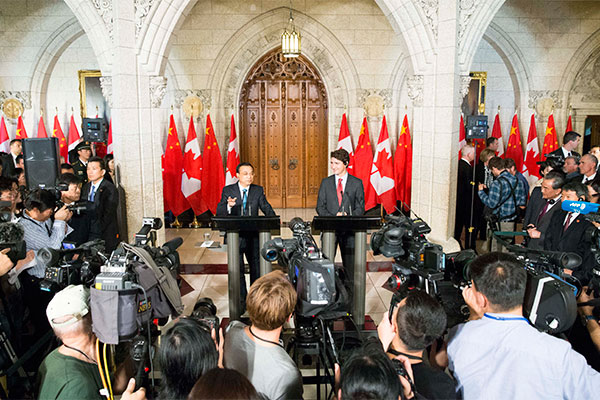 Premier Li Keqiang and Canadian Prime Minister Justin Trudeau met with journalists on Sept 22 in Ottawa, the capital city of Canada.