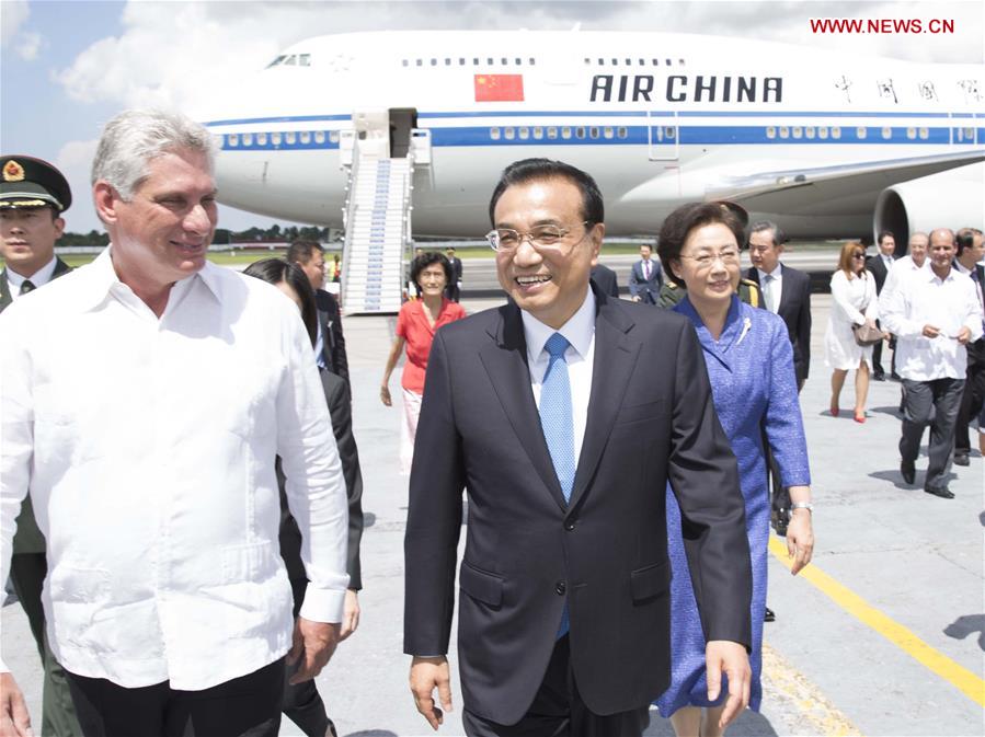 Chinese Premier Li Keqiang (R Front) and his wife Cheng Hong are welcomed by Miguel Diaz-Canel, Cuba