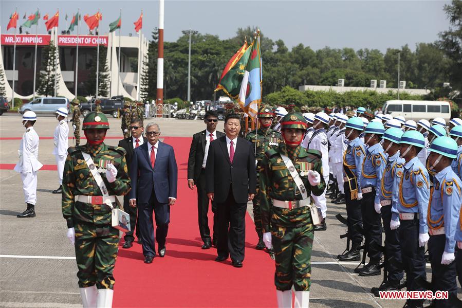 Chinese President Xi Jinping attends a welcoming ceremony held by his Bangladeshi counterpart Abdul Hamid upon his arrival at the airport in Dhaka, Bangladesh, Oct. 14, 2016. Xi Jinping arrived here Friday for a state visit. (Xinhua/Pang Xinglei)