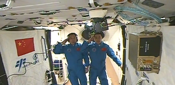 Astronauts pass through channel, enter Tiangong-2 space lab