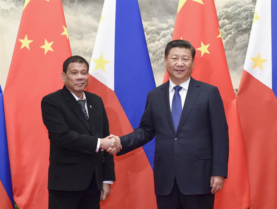 Chinese President Xi Jinping (R) holds talks with his Philippine counterpart Rodrigo Duterte in Beijing, capital of China, Oct. 20, 2016. (Xinhua/Li Xueren)