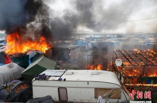 France shuts down migrant camp