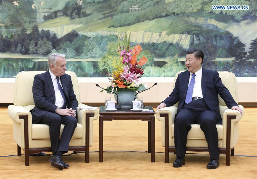 Chinese President Xi Jinping (R) meets with French Foreign Minister Jean-Marc Ayrault in Beijing, capital of China, Oct. 31, 2016. (Xinhua/Pang Xinglei)
