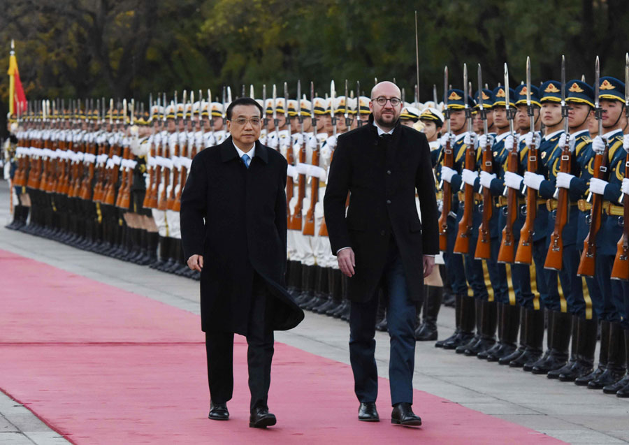 Chinese Premier Li Keqiang holds a ceremony to welcome the Belgian Prime Minister Charles Michel to China, outside the east gate of the Great Hall of the People on Monday afternoon, October 31, 2016. [Photo: gov.cn/Wu Qian]